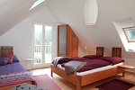 La chambre à coucher violette dans l'appartement de vacances Chambre à coucher